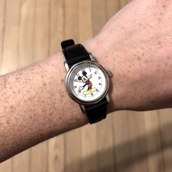 Disney Accessories - 🌟HOST PICK🌟 Vintage Disney Mickey Mouse Watch